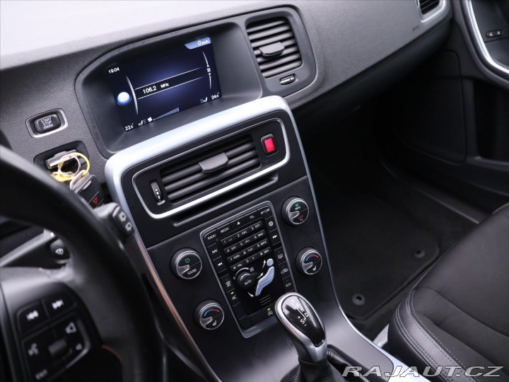 Volvo V60 2,0 D3 110kW Aut. Momentu 2015