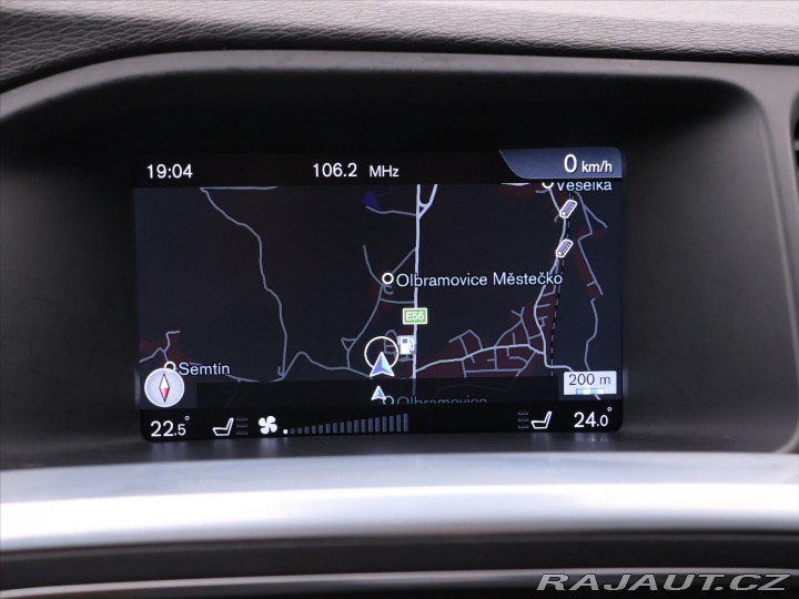 Volvo V60 2,0 D3 110kW Aut. Momentu 2015