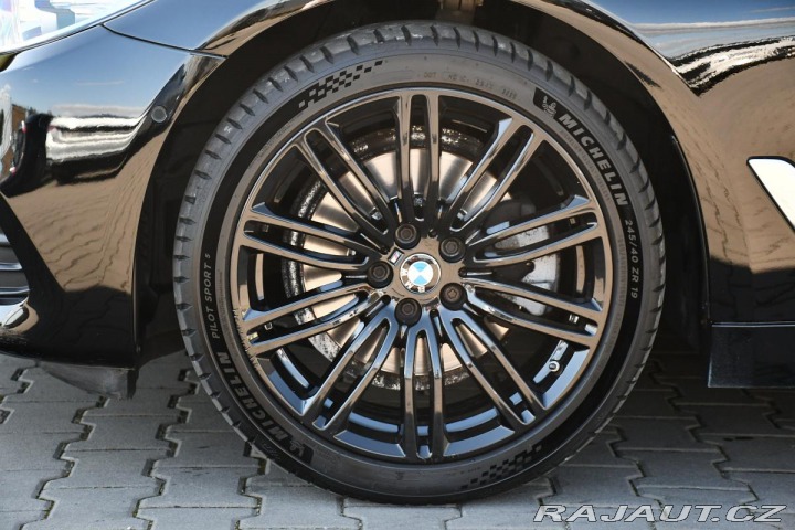 BMW 5 520d LED A/T SERV.KNÍŽKA 2019