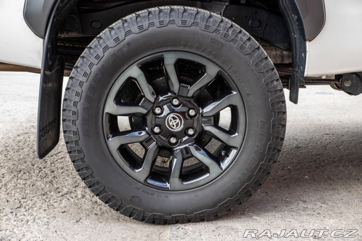 Toyota Hilux 2.8 EXT. CAB LIFT 40mm ZÁ 2023