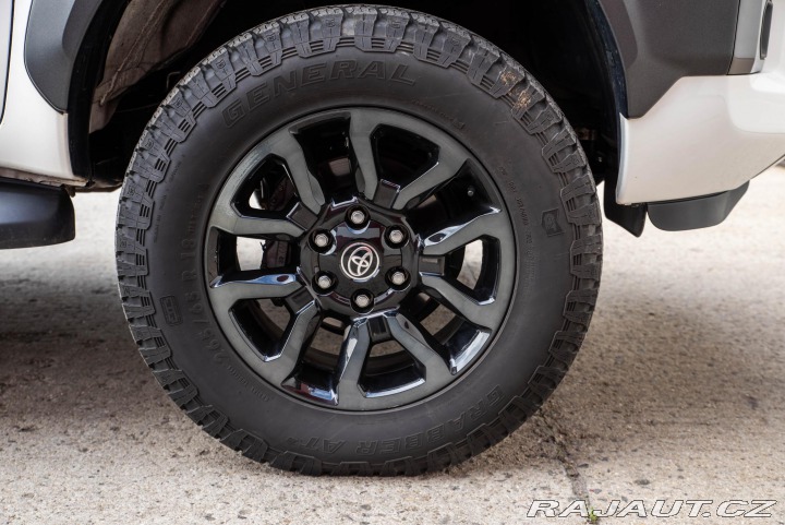 Toyota Hilux 2.8 EXT. CAB LIFT 40mm ZÁ 2023