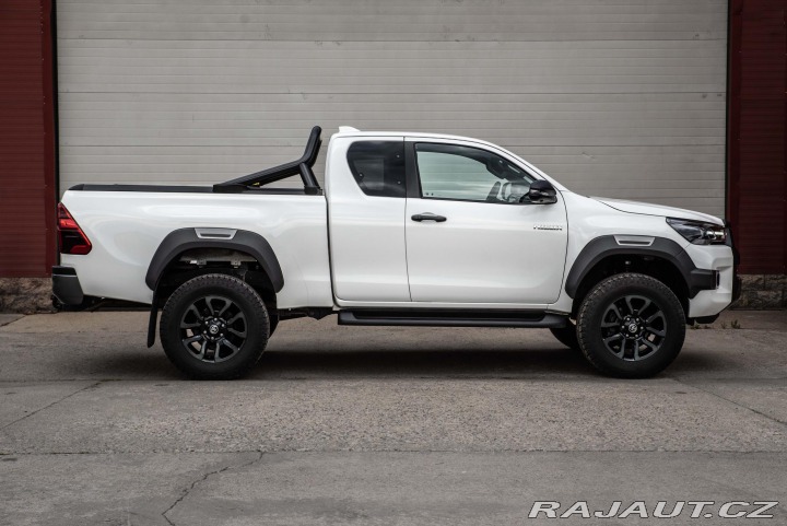 Toyota Hilux 2.8 EXT. CAB LIFT 40mm ZÁ 2023