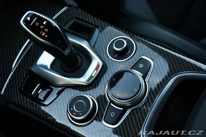 Alfa Romeo Stelvio VELOCE Ti Q4 2.0CARBON CA 2021