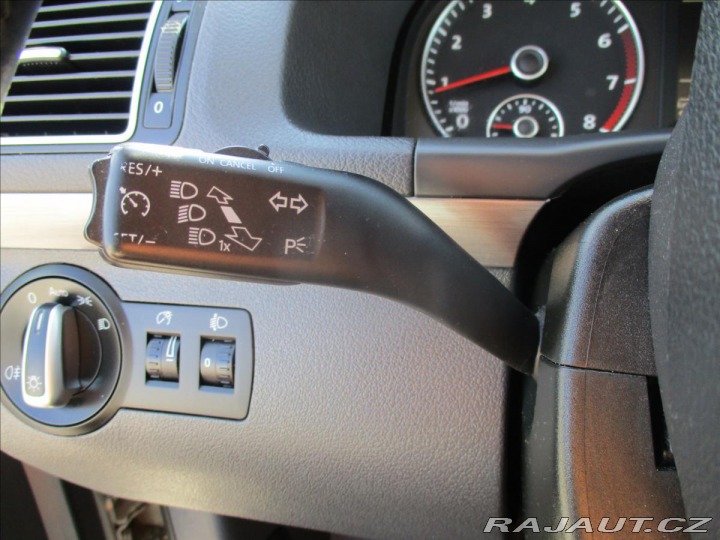 Volkswagen Touran 1,2 TSi 77kw Tažné, GPS, 2012