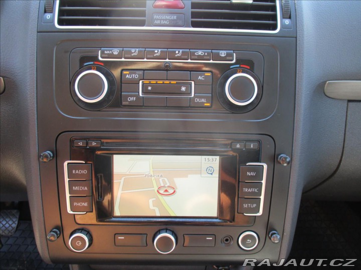 Volkswagen Touran 1,2 TSi 77kw Tažné, GPS, 2012