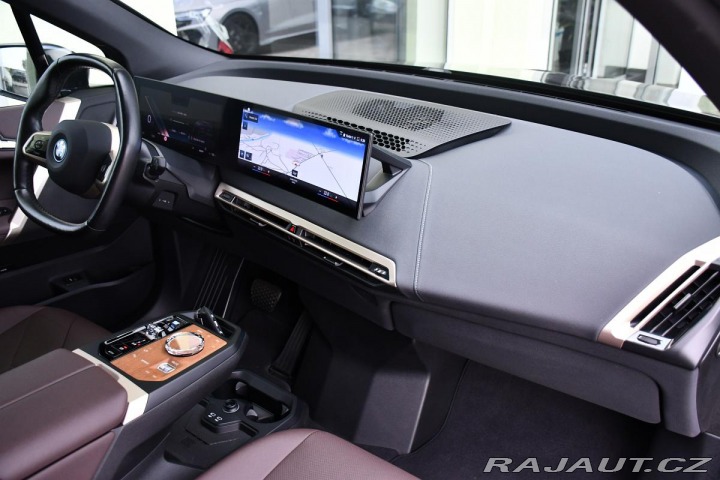 BMW iX xDrive40 H/K TAŽNÉ ČR 2022