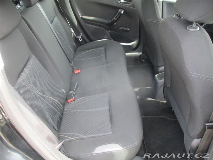 Peugeot 208 1,4 Hdi 50kw LED,Tempomat 2013