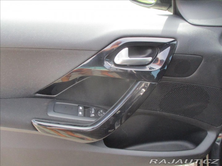 Peugeot 208 1,4 Hdi 50kw LED,Tempomat 2013