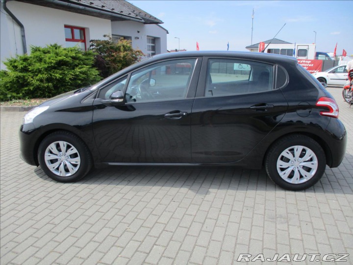 Peugeot 208 1,4 Hdi 50kw LED,Tempomat 2013