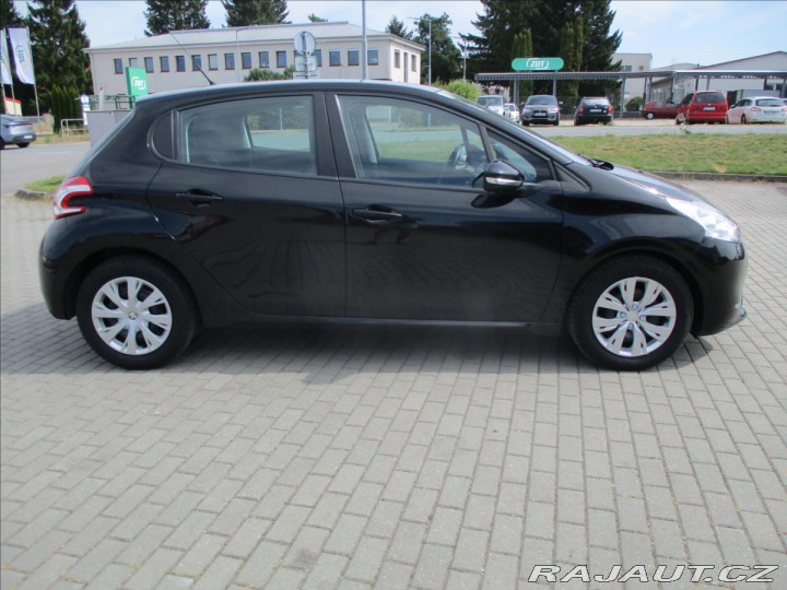 Peugeot 208 1,4 Hdi 50kw LED,Tempomat 2013