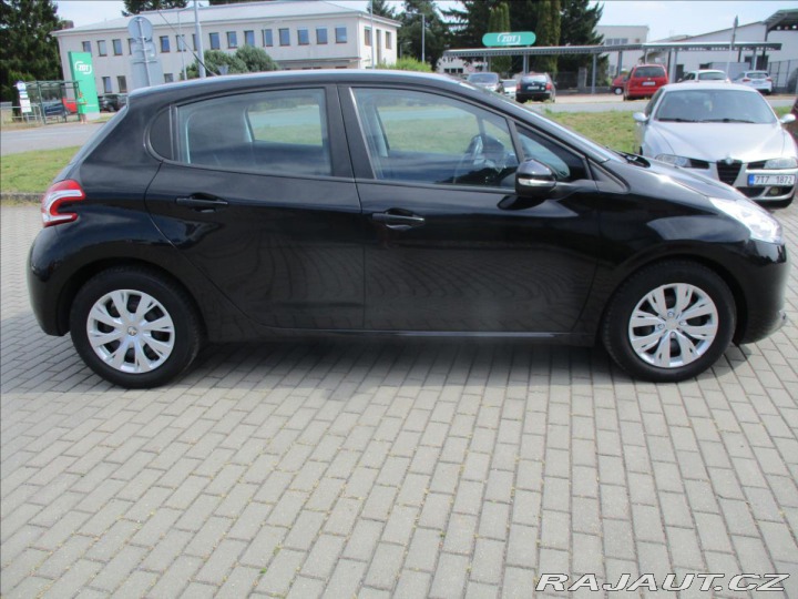 Peugeot 208 1,4 Hdi 50kw LED,Tempomat 2013
