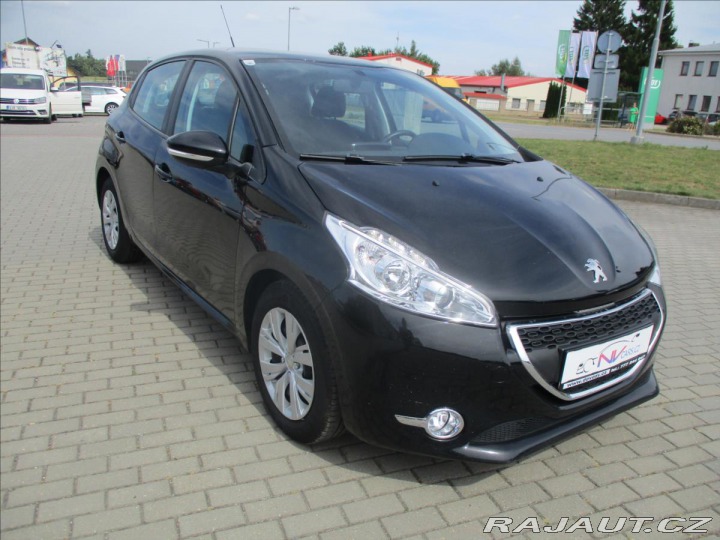 Peugeot 208 1,4 Hdi 50kw LED,Tempomat 2013