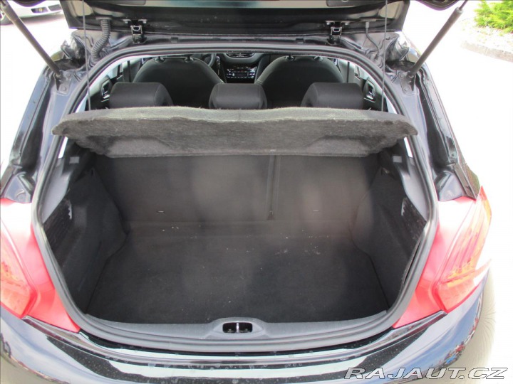 Peugeot 208 1,4 Hdi 50kw LED,Tempomat 2013