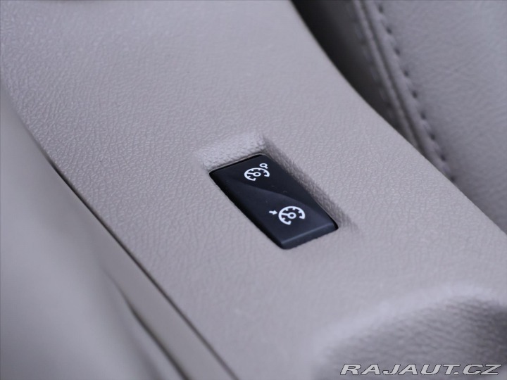 Renault Fluence 1,6 i 81kW CZ Navi Aut.kl 2011