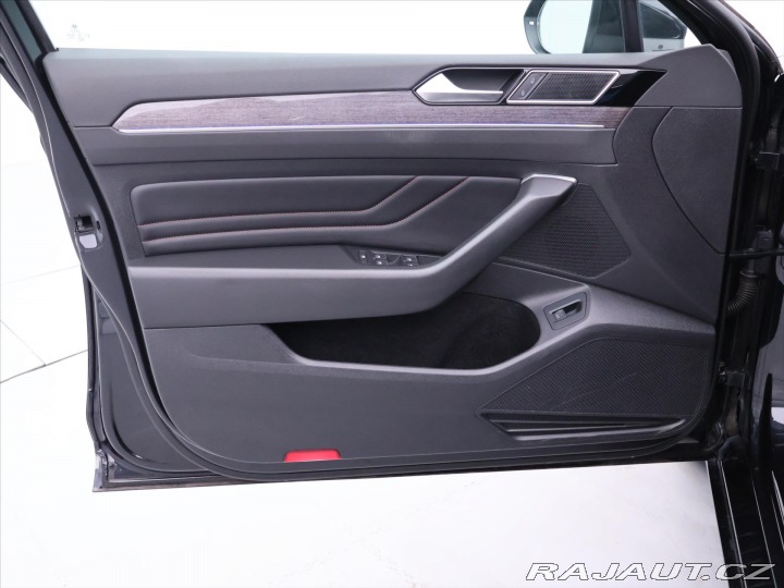 Volkswagen Passat 2,0 TSI 140kW DSG DPH CZ 2021