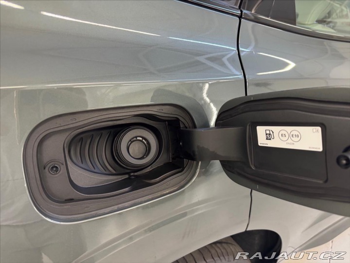 Volvo XC60 2,0 T6 AWD Plus Dark 5630 2025