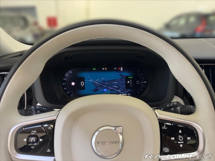 Volvo XC60 2,0 T6 AWD Plus Dark 5630 2025