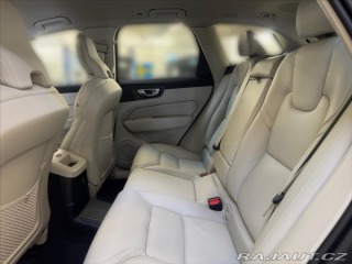 Volvo XC60 2,0 T6 AWD Plus Dark 5630 2025