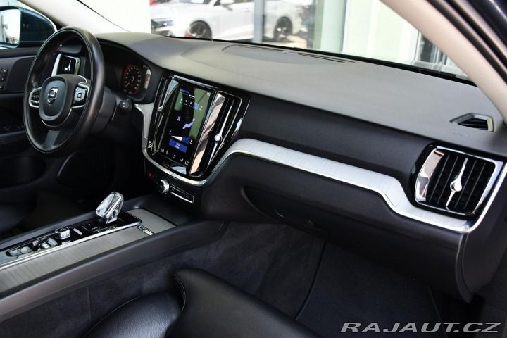 Volvo V60 B4 145kW SERV.KNÍŽKA 1M Č 2020