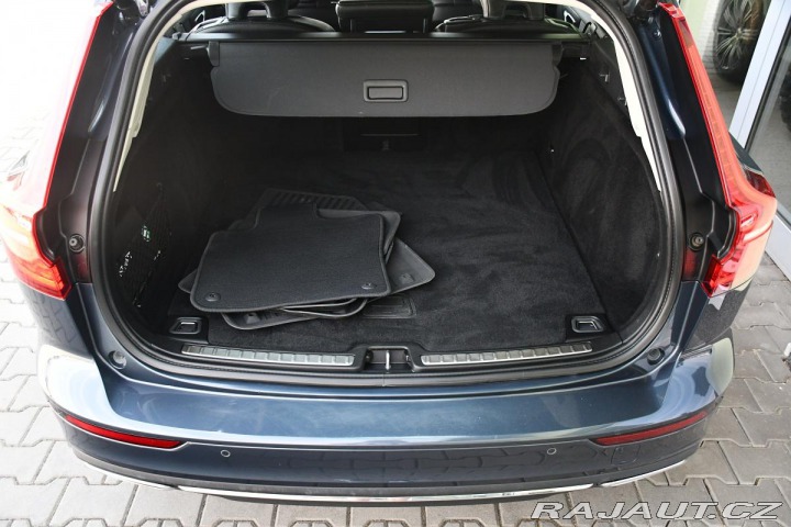 Volvo V60 B4 145kW SERV.KNÍŽKA 1M Č 2020