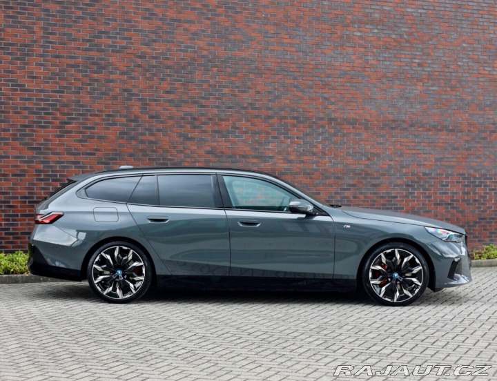 BMW 5 Touring 550e M SPORT xDr 2025