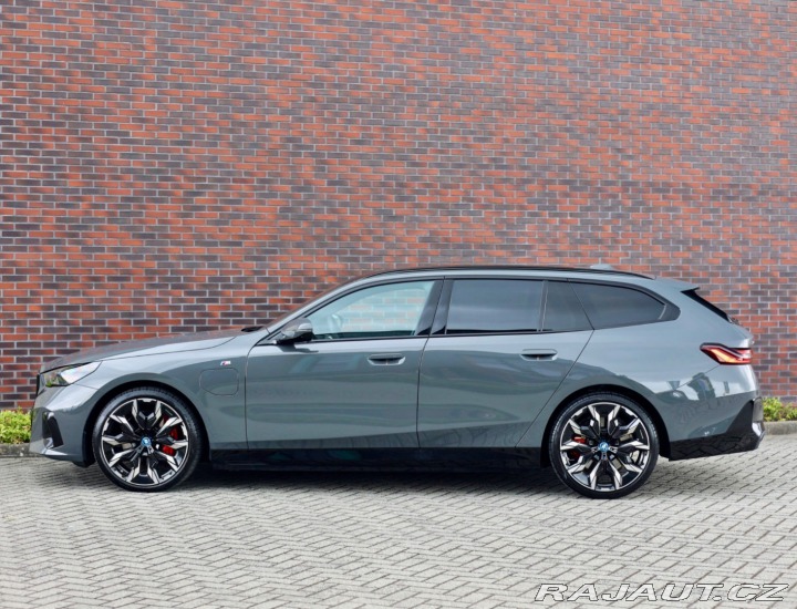 BMW 5 Touring 550e M SPORT xDr 2025