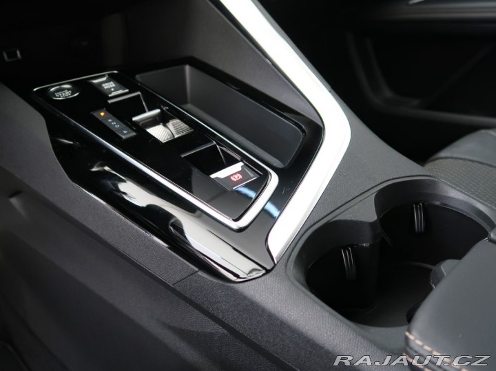 Peugeot 3008 1.6PHEV,CZ,1Maj,GT,AT8 2024
