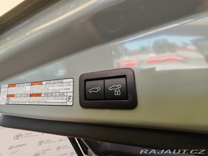 Toyota Corolla Cross 1,8 Hybrid e-CVT Style 2025