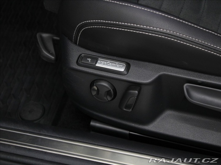 Volkswagen Passat 2,0 TDi DSG Elegance MASÁ 2023