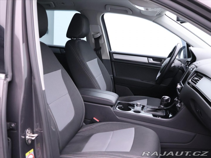 Volkswagen Touareg 3,0 TDI 150kW V6 Kam. Kli 2011