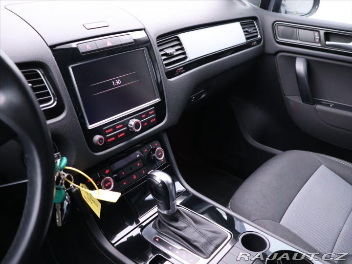 Volkswagen Touareg 3,0 TDI 150kW V6 Kam. Kli 2011