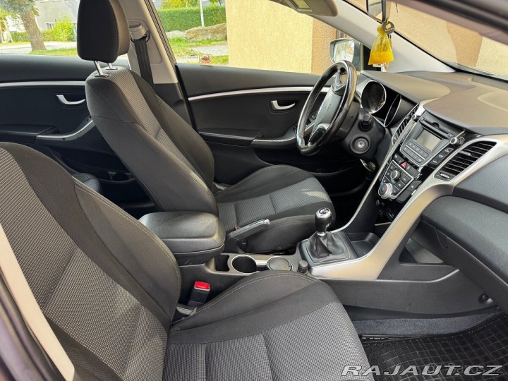 Hyundai i30 1,4 73 kW, benzín, r.v. 2013