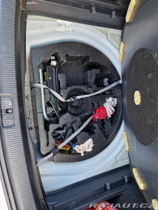 Volkswagen Golf 1,6 TDi 77kW, barva bíl 2012