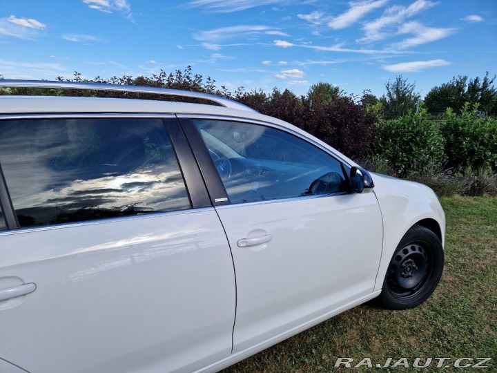 Volkswagen Golf 1,6 TDi 77kW, barva bíl 2012