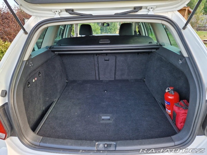 Volkswagen Golf 1,6 TDi 77kW, barva bíl 2012