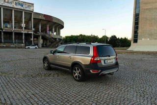 Volvo XC70 2,4   D5 2013, 4x4 – Výbo