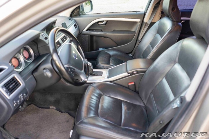 Volvo XC70 2,4 D5 2013, 4x4 – Výbo 2013