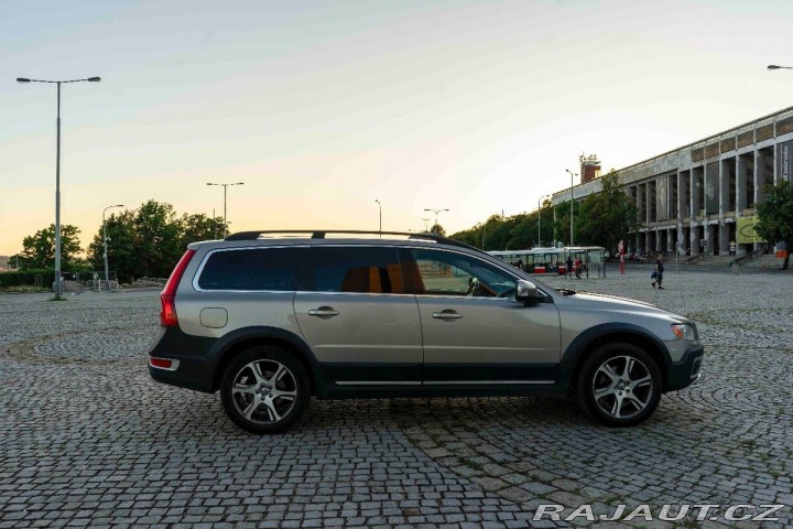 Volvo XC70 2,4 D5 2013, 4x4 – Výbo 2013