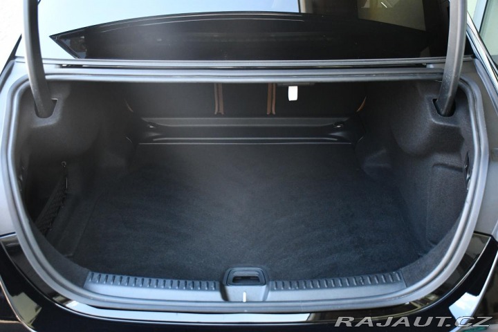 Mercedes-Benz E 200 4M ZÁRUKA HUD 1M ČR 2024