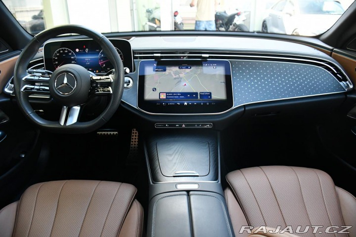 Mercedes-Benz E 200 4M ZÁRUKA HUD 1M ČR 2024