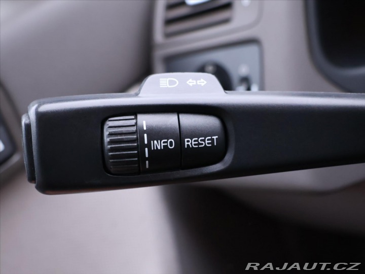 Volvo V50 2,0 D 100kW Aut. Kinetic 2010
