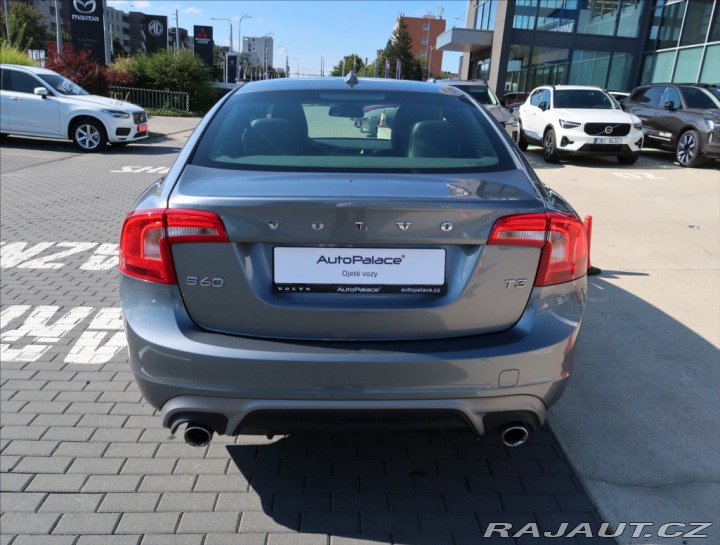Volvo S60 2,0 T3 R.Design 2015