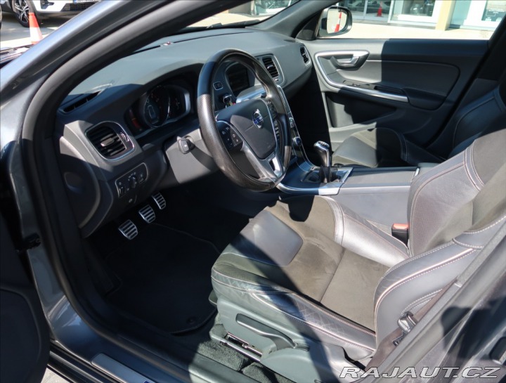 Volvo S60 2,0 T3 R.Design 2015
