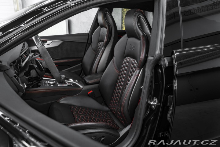 Audi RS5 MASÁŽ/KARBON/ST.OKNO/360 2019