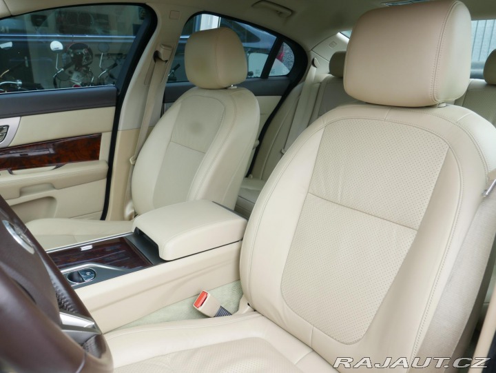 Jaguar XF 3,0L V6 175kW Automat 2008