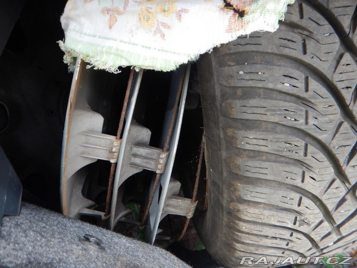 Rover 25 2.0 TD 74 kw 4 L na 100km 2003