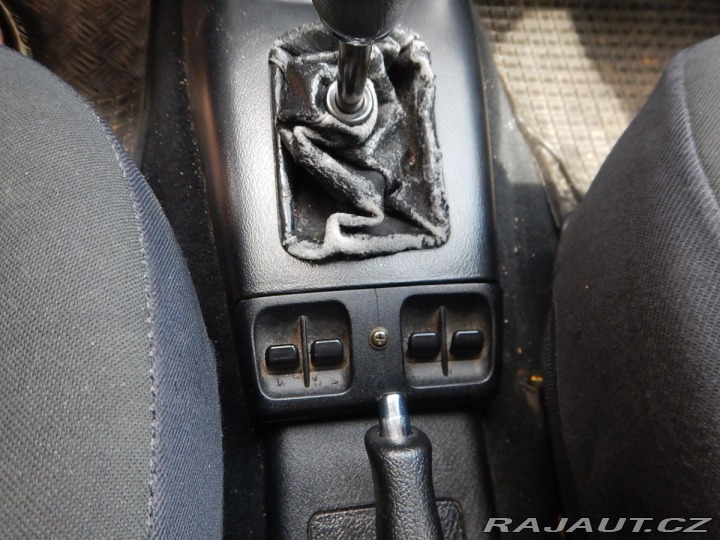 Rover 25 2.0 TD 74 kw 4 L na 100km 2003