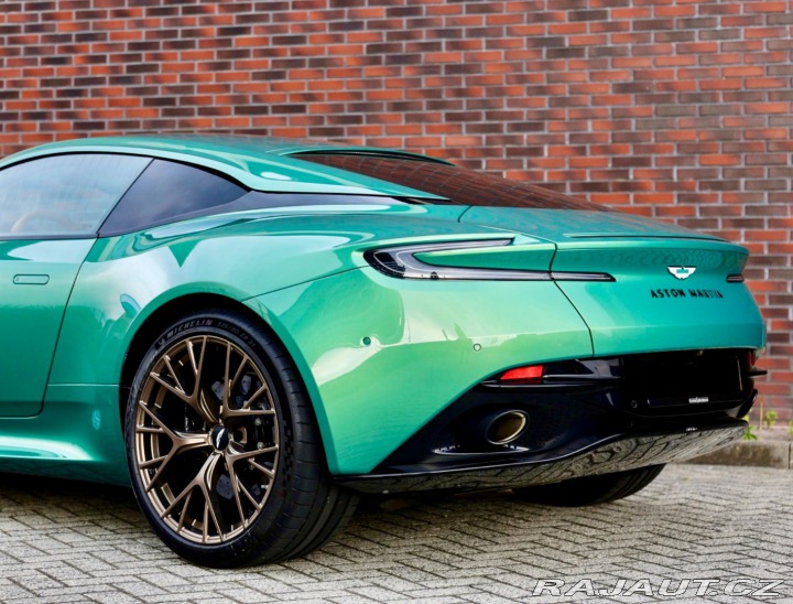 Aston Martin DB12 4.0 V8, Iridiscent Emera 2023