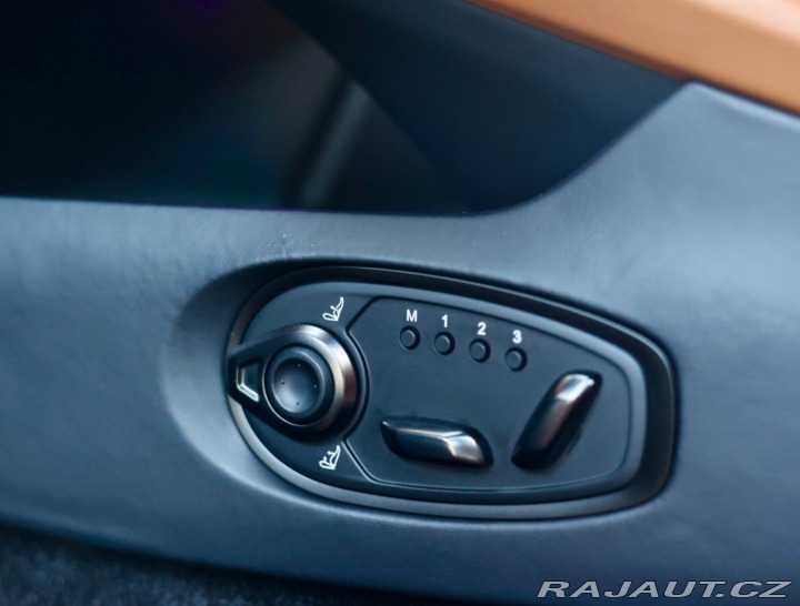 Aston Martin DB12 4.0 V8, Iridiscent Emera 2023