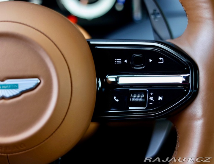 Aston Martin DB12 4.0 V8, Iridiscent Emera 2023